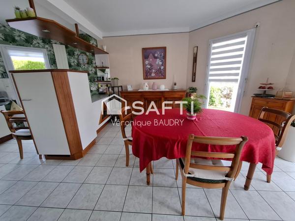 Maison 122 m² env- 3 chambres, bureau, garage double, sous sol.