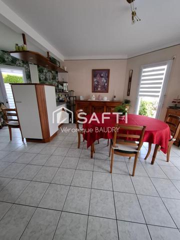 Maison 122 m² env- 3 chambres, bureau, garage double, sous sol.