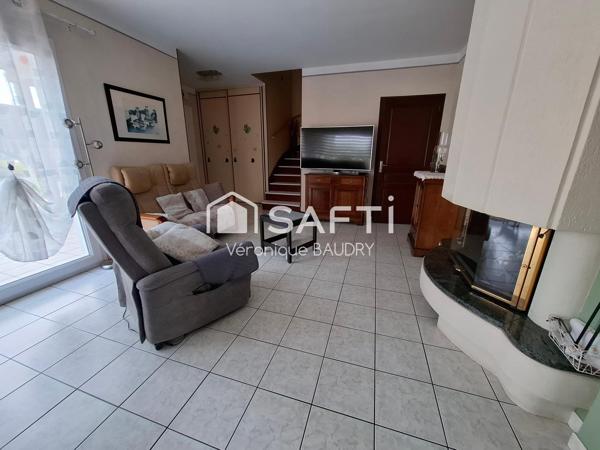 Maison 122 m² env- 3 chambres, bureau, garage double, sous sol.