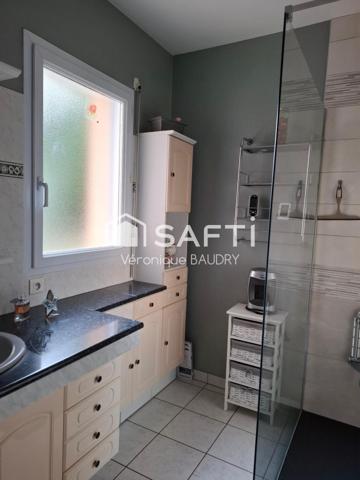 Maison 122 m² env- 3 chambres, bureau, garage double, sous sol.
