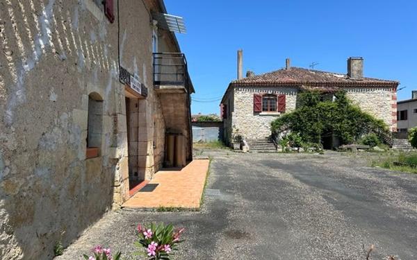 Maison à vendre    15 pièces •  Saintes