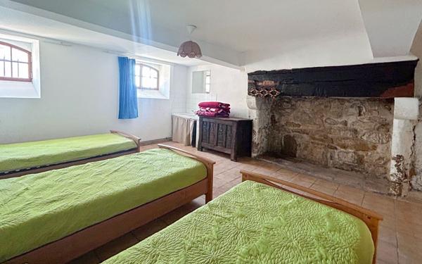 Maison à vendre    15 pièces •  Saintes