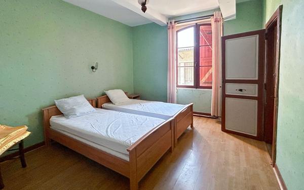 Maison à vendre    15 pièces •  Saintes