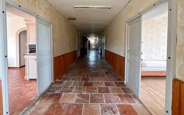 Maison à vendre    15 pièces •  Saintes