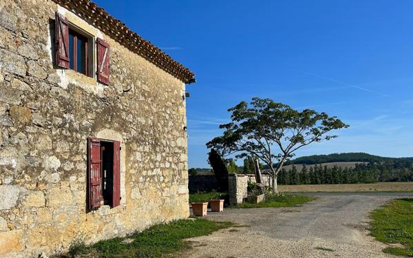Maison à vendre    15 pièces •  Saintes