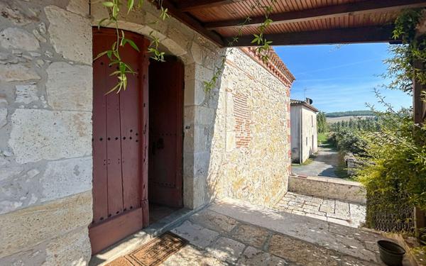 Maison à vendre    15 pièces •  Saintes