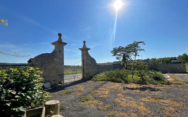 Maison à vendre    15 pièces •  Saintes