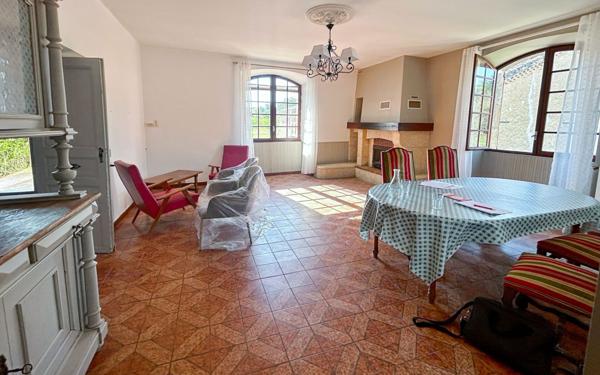 Maison à vendre    15 pièces •  Saintes