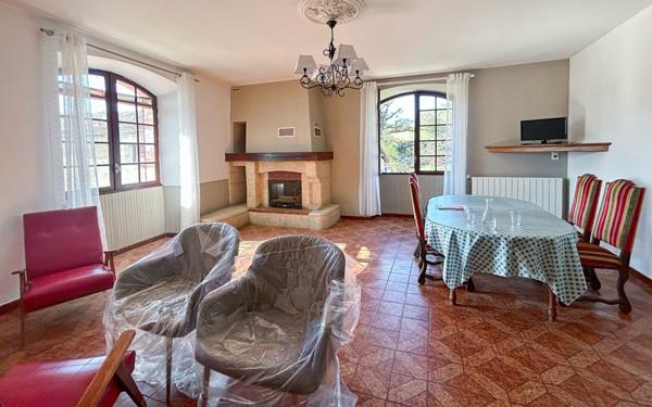 Maison à vendre    15 pièces •  Saintes