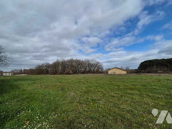 SAINT-SARDOS (82600), terrains constructibles de 816m².