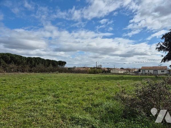 SAINT-SARDOS (82600), terrains constructibles de 816m².