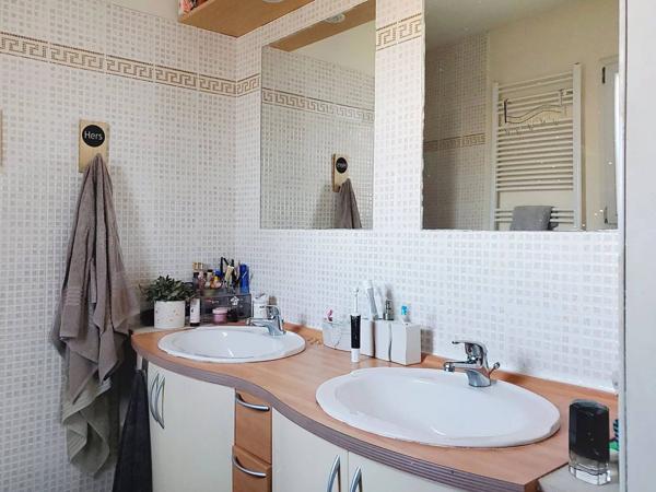 Très belle villa familiale de 245 m² avec piscine au sel et chauffée