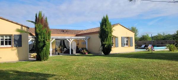 Très belle villa familiale de 245 m² avec piscine au sel et chauffée