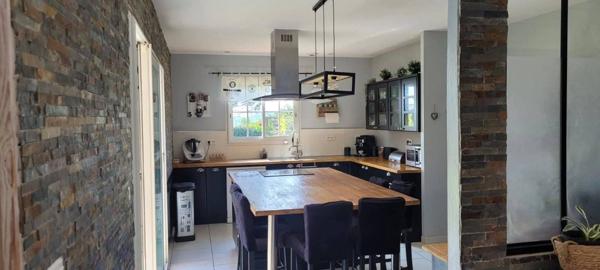 Très belle villa familiale de 245 m² avec piscine au sel et chauffée