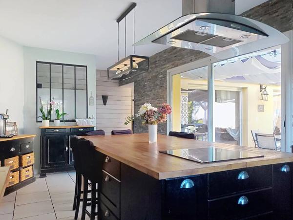 Très belle villa familiale de 245 m² avec piscine au sel et chauffée