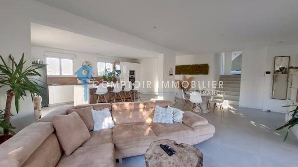 Maison
                                                                                                                                                                                                                                                                                                                        4 pièce(s)                                                                                                                                                                                                          3 chambre(s)                                                                                                                                                                                                          168  m²