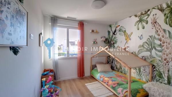 Maison
                                                                                                                                                                                                                                                                                                                        4 pièce(s)                                                                                                                                                                                                          3 chambre(s)                                                                                                                                                                                                          168  m²