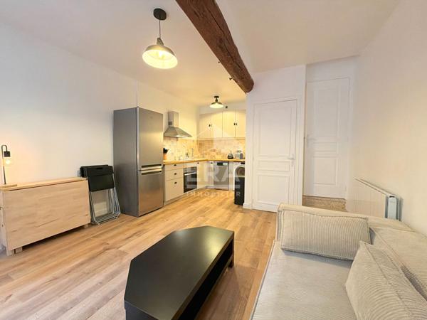 A LOUER A CADENET 84160 MAISON DE VILLAGE MEUBLEE TYPE 3 PIECES D'ENVIRON 55M² 