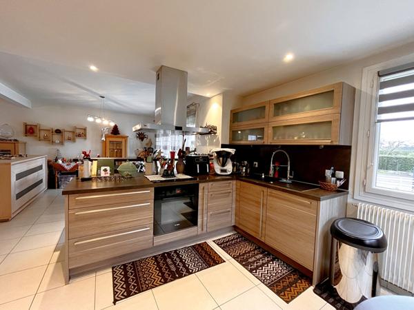 MAISON DOMOIS 6 PIÈCES 157 M²