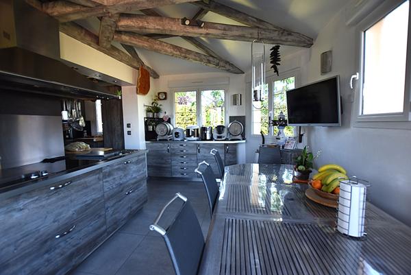 On dirait le Sud....Spacieuse Maison de 8 pièces principales à vendre au coeur de Varennes-Jarcy - Réf 8974