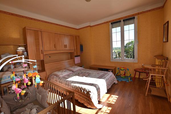 On dirait le Sud....Spacieuse Maison de 8 pièces principales à vendre au coeur de Varennes-Jarcy - Réf 8974