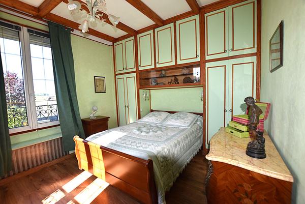 On dirait le Sud....Spacieuse Maison de 8 pièces principales à vendre au coeur de Varennes-Jarcy - Réf 8974