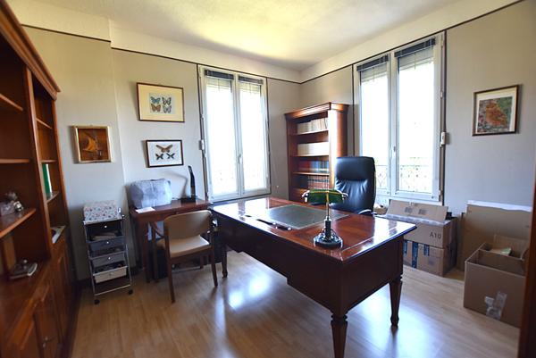 On dirait le Sud....Spacieuse Maison de 8 pièces principales à vendre au coeur de Varennes-Jarcy - Réf 8974
