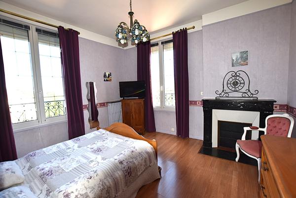 On dirait le Sud....Spacieuse Maison de 8 pièces principales à vendre au coeur de Varennes-Jarcy - Réf 8974