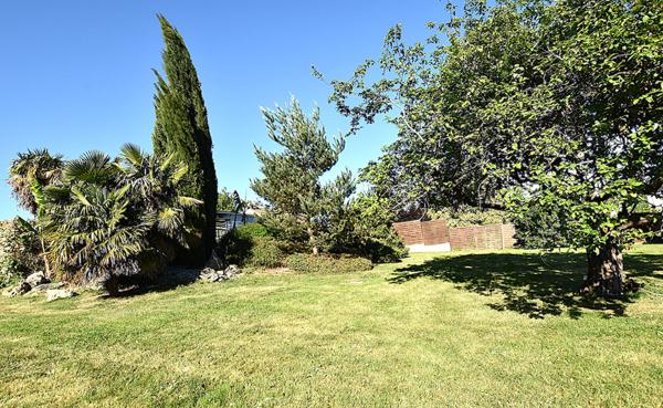 On dirait le Sud....Spacieuse Maison de 8 pièces principales à vendre au coeur de Varennes-Jarcy - Réf 8974