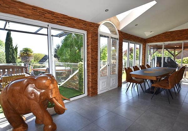 On dirait le Sud....Spacieuse Maison de 8 pièces principales à vendre au coeur de Varennes-Jarcy - Réf 8974