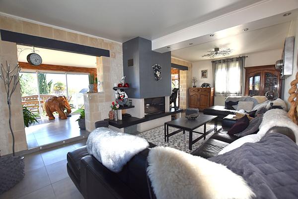 On dirait le Sud....Spacieuse Maison de 8 pièces principales à vendre au coeur de Varennes-Jarcy - Réf 8974