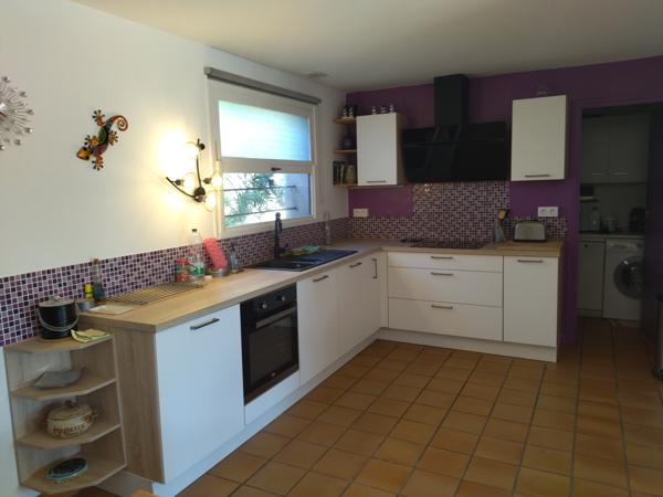 Lorgues (83510) Villa de plain pied lumineuse et bien isolée.