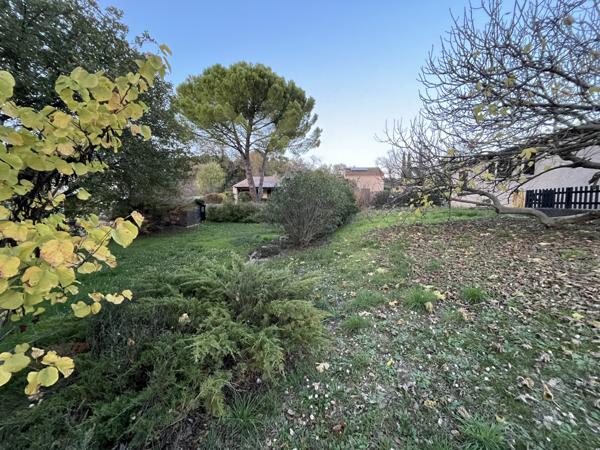 Lorgues (83510) Villa de plain pied lumineuse et bien isolée.