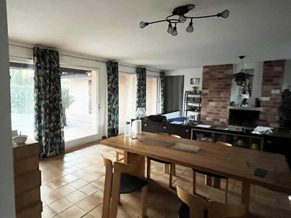 Lorgues (83510) Villa de plain pied lumineuse et bien isolée.