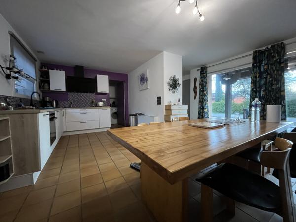 Lorgues (83510) Villa de plain pied lumineuse et bien isolée.