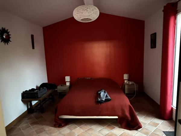 Lorgues (83510) Villa de plain pied lumineuse et bien isolée.