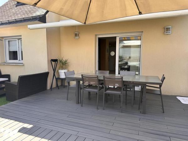 A VENDRE THEIX-NOYALO, Limite VANNES, au calme, maison 2002 avec piscine couverte 