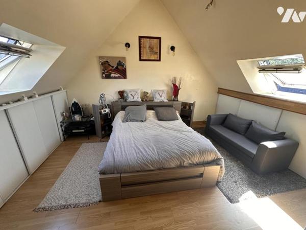A VENDRE THEIX-NOYALO, Limite VANNES, au calme, maison 2002 avec piscine couverte 