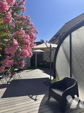 A VENDRE THEIX-NOYALO, Limite VANNES, au calme, maison 2002 avec piscine couverte 