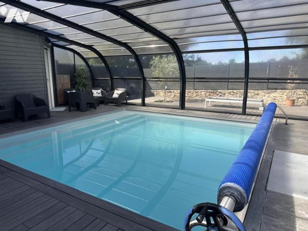 A VENDRE THEIX-NOYALO, Limite VANNES, au calme, maison 2002 avec piscine couverte 
