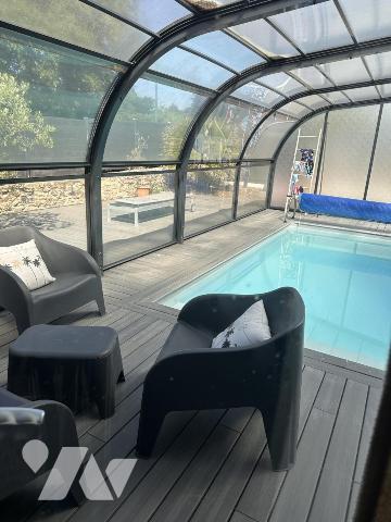 A VENDRE THEIX-NOYALO, Limite VANNES, au calme, maison 2002 avec piscine couverte 