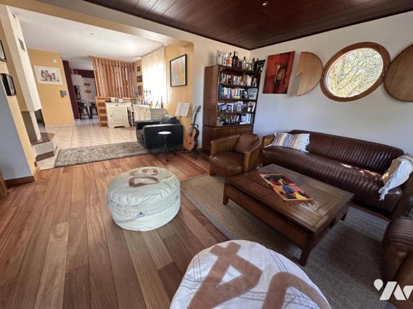 A VENDRE THEIX-NOYALO, Limite VANNES, au calme, maison 2002 avec piscine couverte 