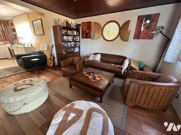 A VENDRE THEIX-NOYALO, Limite VANNES, au calme, maison 2002 avec piscine couverte 