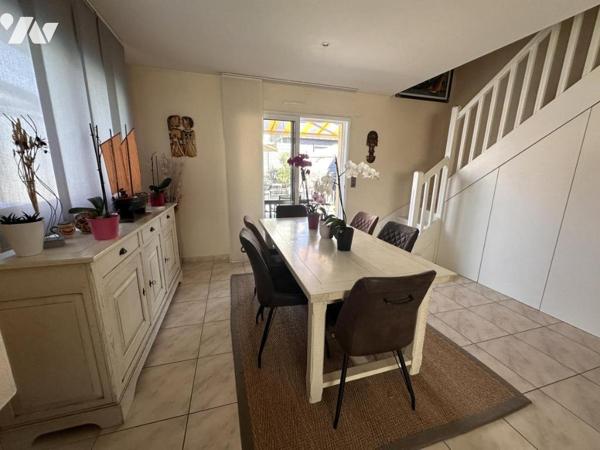 A VENDRE THEIX-NOYALO, Limite VANNES, au calme, maison 2002 avec piscine couverte 