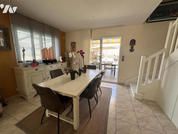 A VENDRE THEIX-NOYALO, Limite VANNES, au calme, maison 2002 avec piscine couverte 