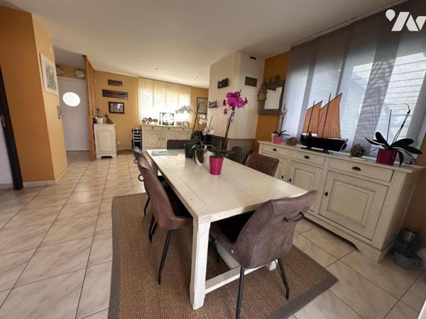 A VENDRE THEIX-NOYALO, Limite VANNES, au calme, maison 2002 avec piscine couverte 