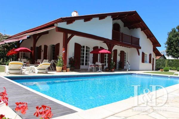BIARRITZ, BELLE MAISON BASQUE AVEC PISCINE