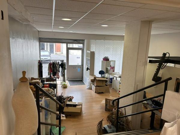 LISIEUX centre-ville local commercial d'env. 130 m² avec vitrine , Lisieux