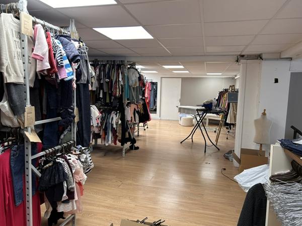 LISIEUX centre-ville local commercial d'env. 130 m² avec vitrine , Lisieux