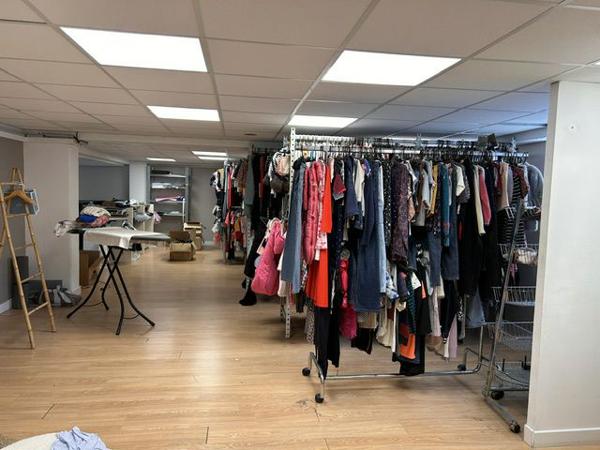 LISIEUX centre-ville local commercial d'env. 130 m² avec vitrine , Lisieux